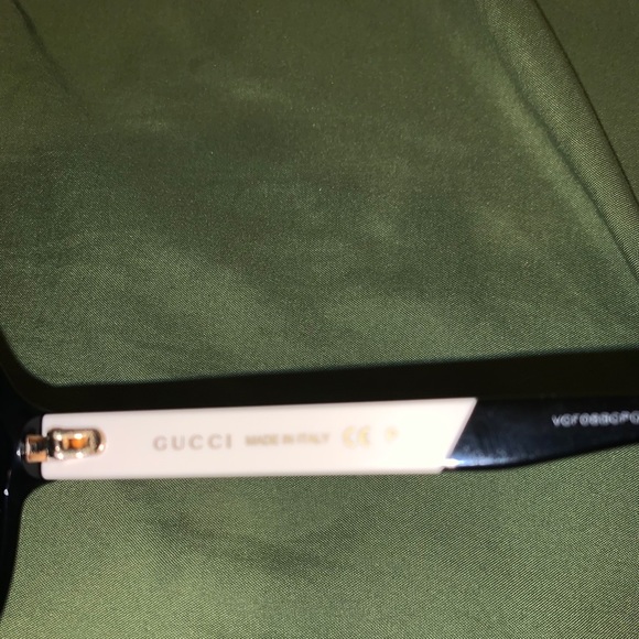 Gucci Glasses - Picture 3 of 9